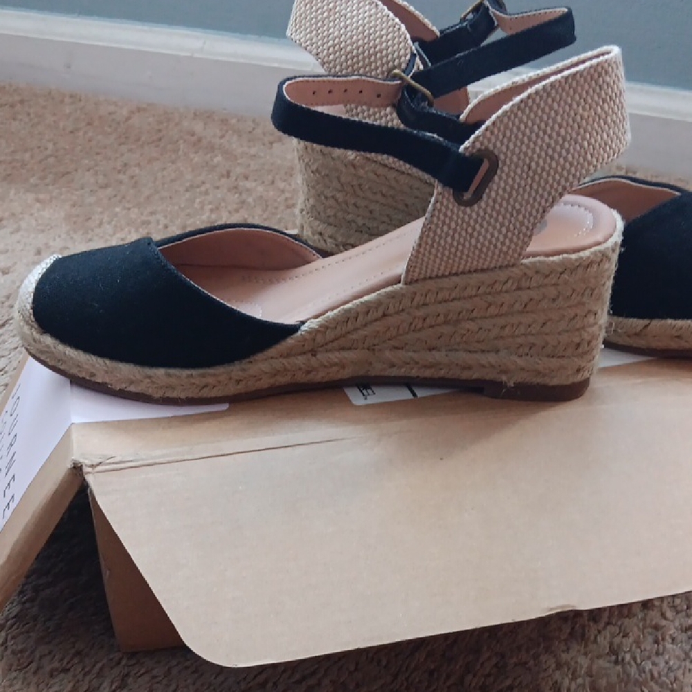 Stylish Black and Tan Wedge Sandals